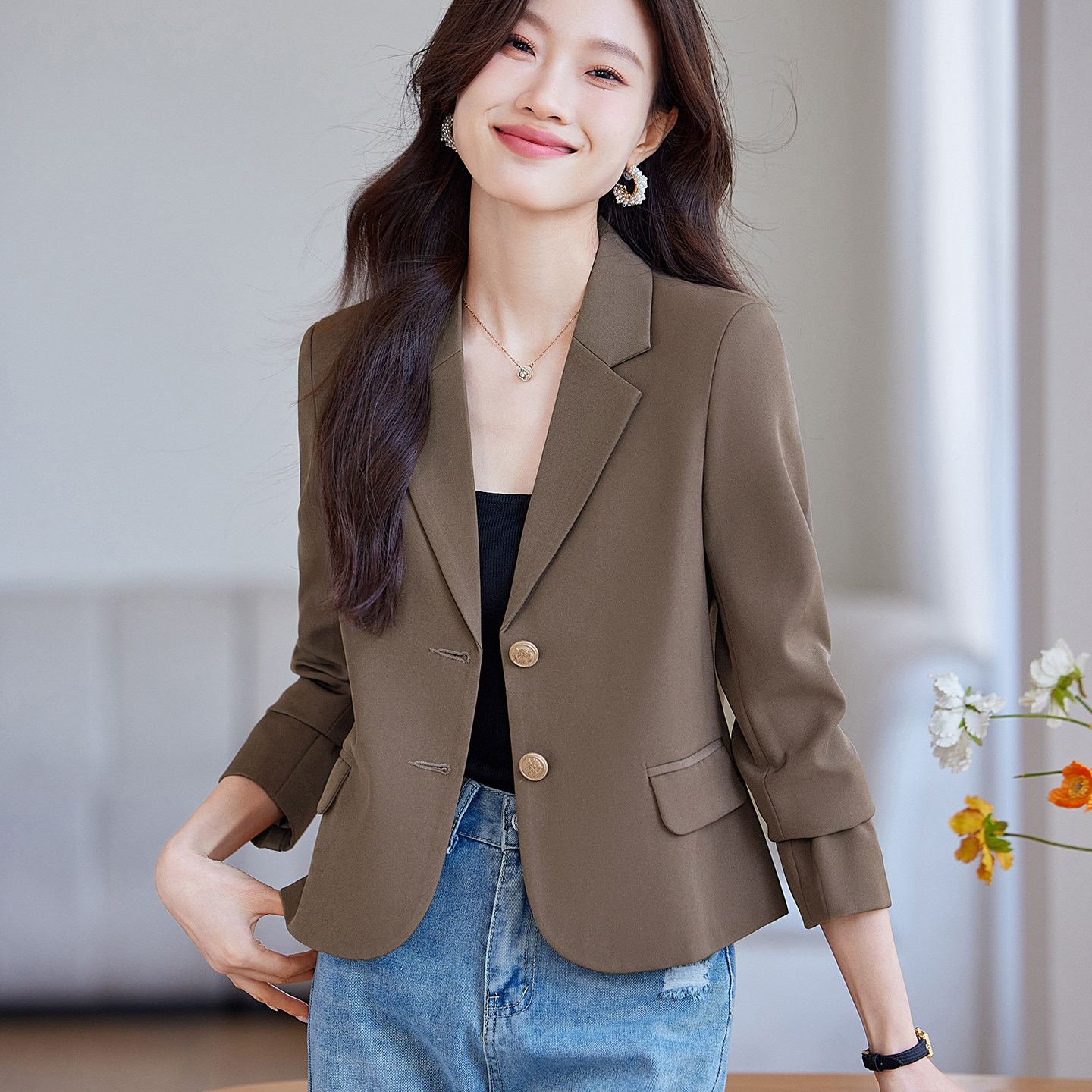 咖色短款小西装外套女春秋新款高级感休闲时尚气质两粒扣西服上衣