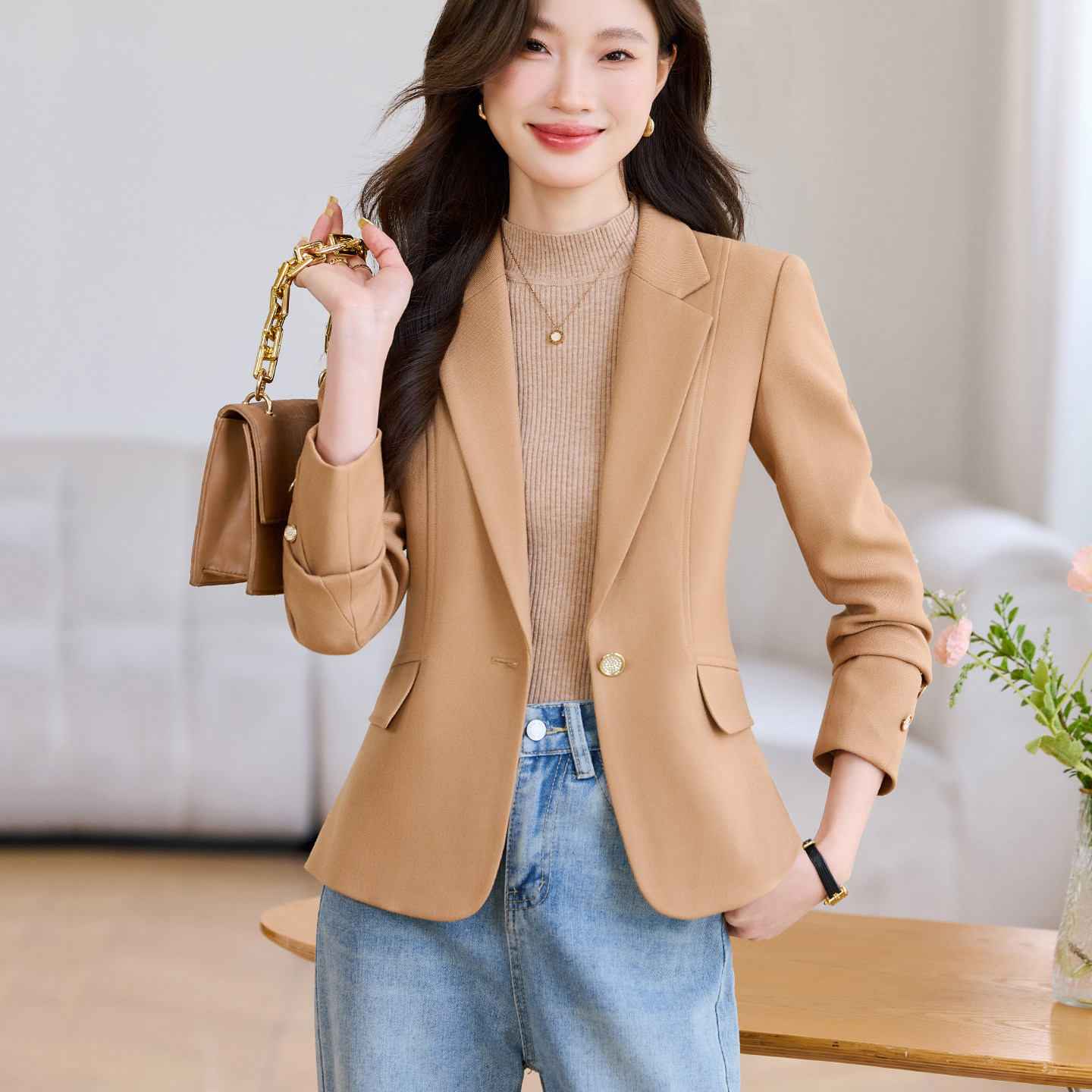 短款卡其色小西装外套女春秋新款修身干练气质休闲通勤西服上衣