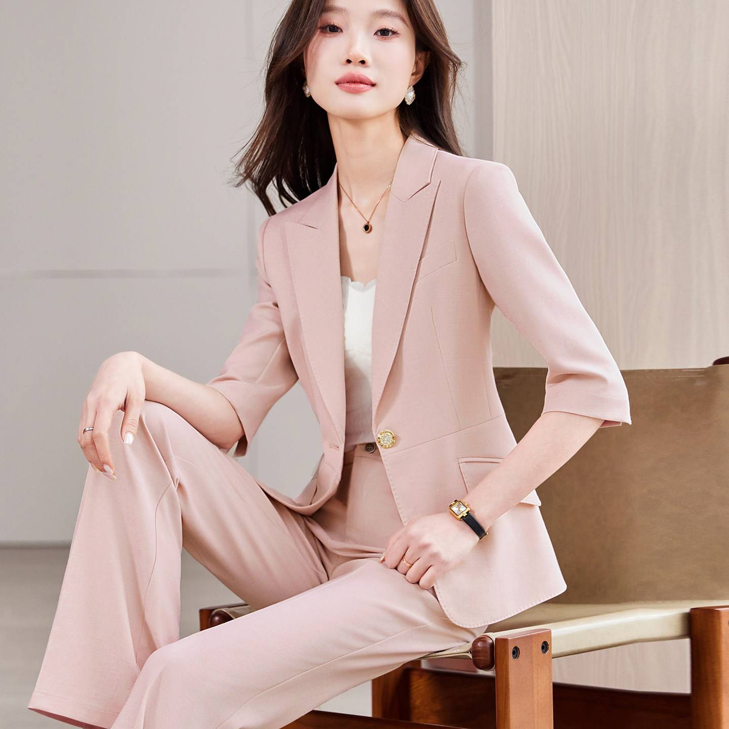 温柔粉中袖西装套装女春夏薄款高级感轻职场休闲通勤亮丝职业西服