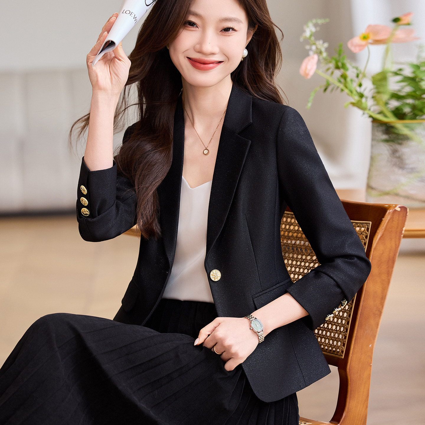 休闲时尚黑色短款亮丝小西装外套女春季新款女神范修身气质西服