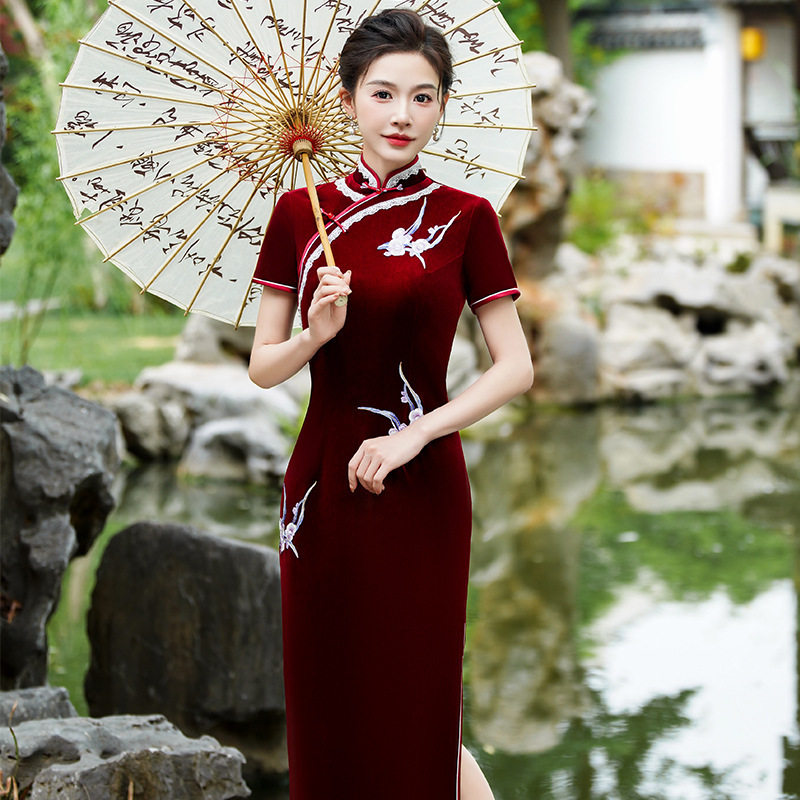 2026新款金丝绒旗袍长袖长款女祺旗袍复古优雅改良版妈妈演出