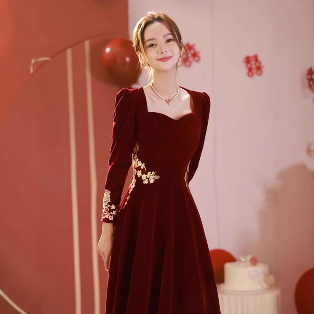 2026新款新娘敬酒服酒红色丝绒长袖款新中式订婚回门宴敬酒礼服裙