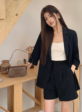 清凉感薄款西装外套短裤女2024春季休闲宽松小众西服两件套装