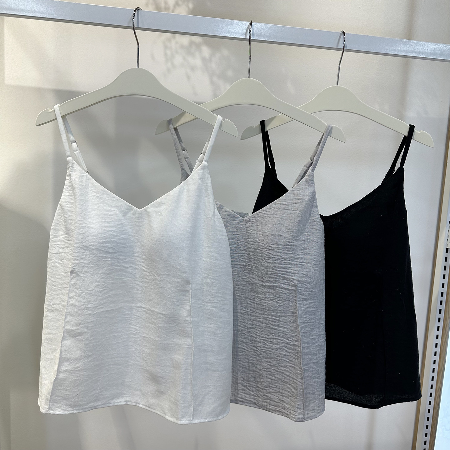 春夏新款复古老钱风V领吊带A字背心隐藏式罩杯怀旧砂洗皱布后开叉