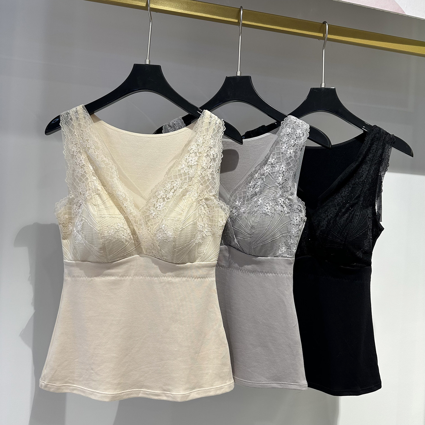 2025冬季保暖背心V领蕾丝拼接棉一体杯内里磨毛舒适透气打底上衣,女士内衣/男士内衣/家居服,保暖背心,淘宝优惠券,粉丝福利购,淘宝优惠卷