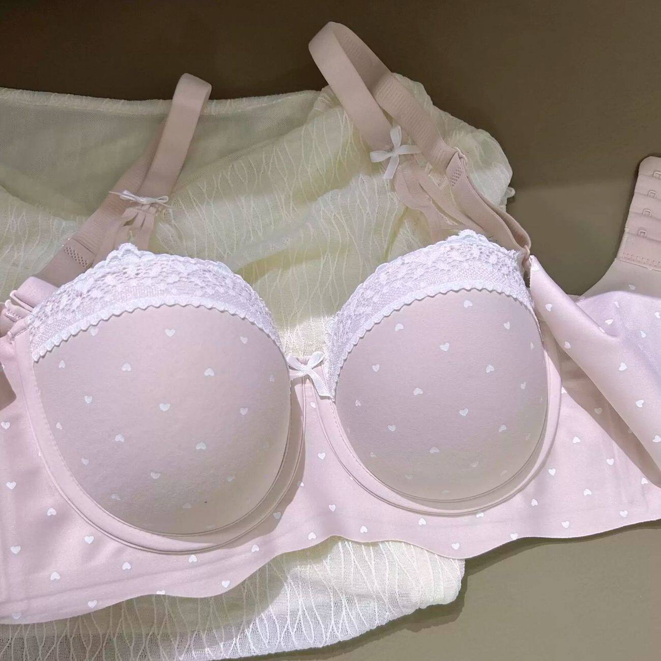 大胸聚拢内衣女纯欲性感波点甜美风文胸无钢圈提拉收副乳C杯薄款