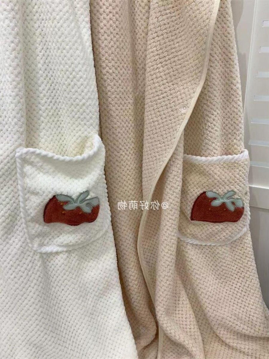 STRAWBERRY SUSPENDER YUKATA SUPER ABSORBENT IN SUMMER PORTABLE BATH BATHROBE CAN BE WORN WRAPPED IN A FULL-BODY VELCRO BATH TOWEL AT HOME