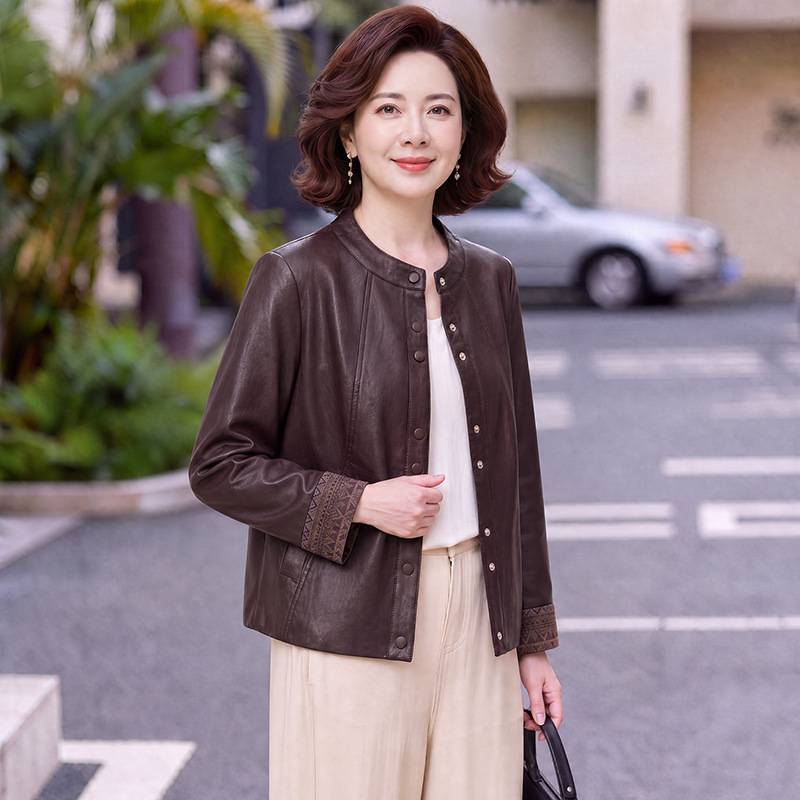 官方妈妈秋装新款洋气PU皮衣外套中老年女装春秋时尚圆领软皮开衫
