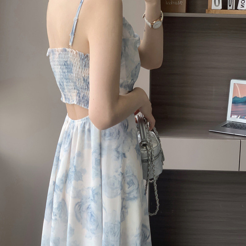 超仙雪纺碎花吊带连衣裙女夏季新款法式褶皱收腰显瘦a字长裙