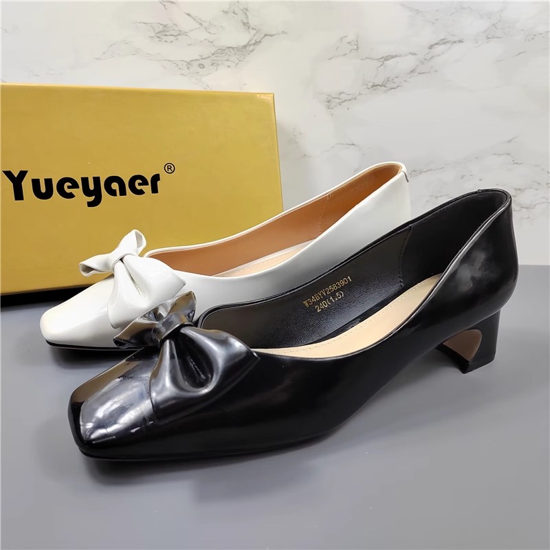 月芽儿牛漆皮粗跟蝴蝶结法式单鞋