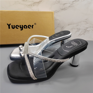 月芽儿水钻露趾高跟凉鞋女2026夏季新款真皮粗跟配裙子一字拖鞋女