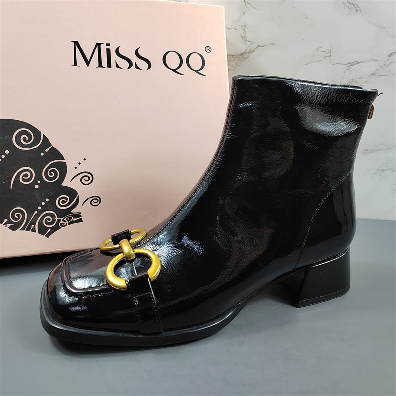 新款英伦风瘦瘦靴方头时装靴