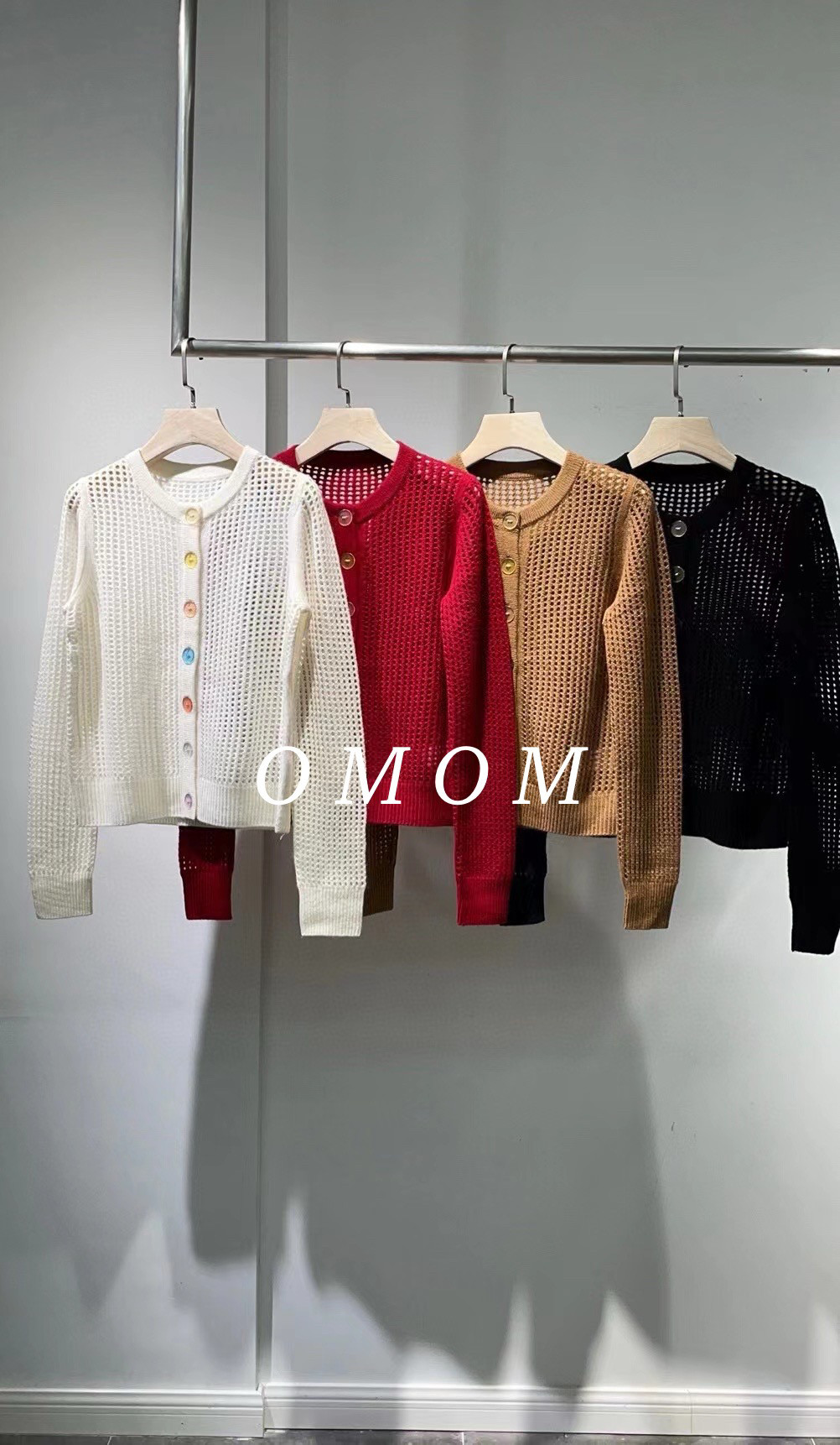 OMOM-圆领镂空设计针织开衫女糖果色纽扣薄款长袖上衣外搭