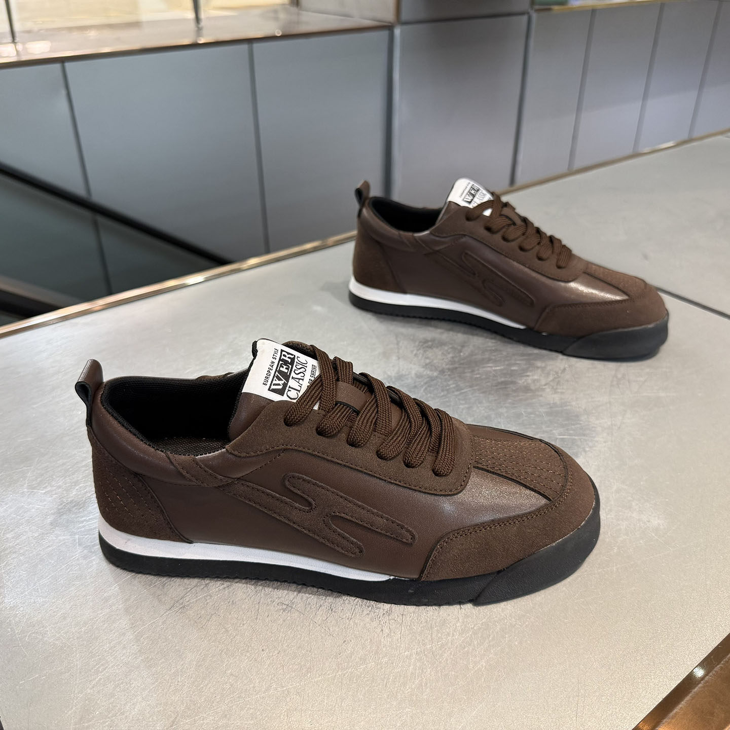 真皮男鞋2026春季新款防滑休闲鞋青年潮流运动鞋软底透气轻便板鞋