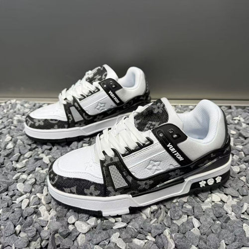 男鞋轻便舒适休闲板鞋