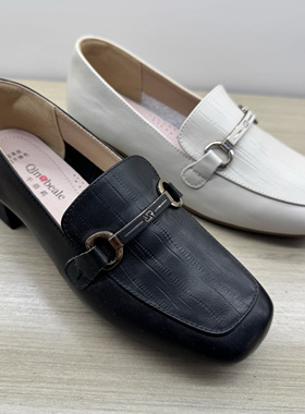 千佰莉断码2025新款牛皮粗跟方跟矮跟黑色皮鞋妈妈鞋乐福鞋单鞋