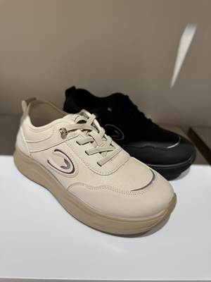 千佰莉断码2025新款牛皮平底休闲舒适阿甘鞋小白鞋通勤运动鞋女