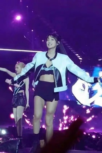 现货Debby upper金智妮Jennie 金玟庭同款黑白拼色机车皮衣外套女