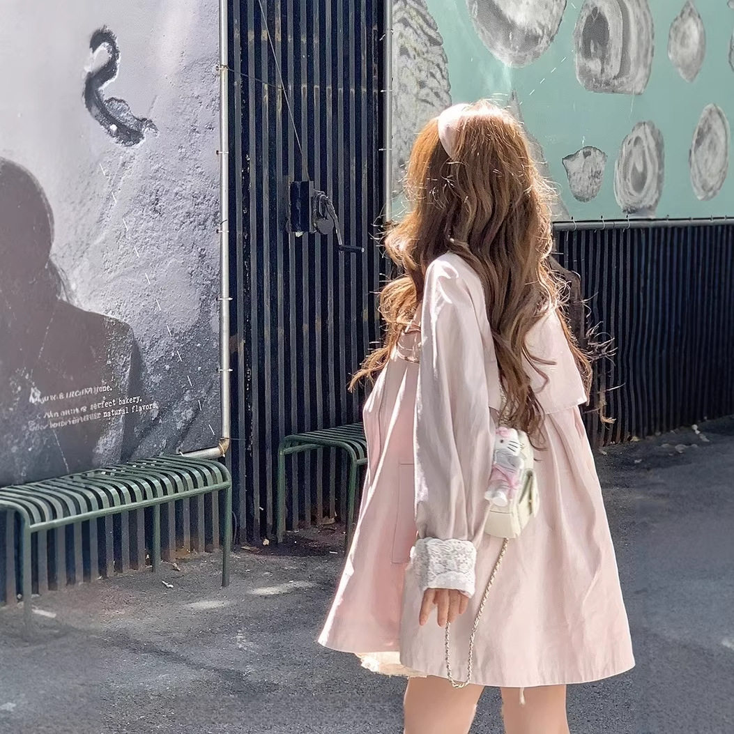 原创秋日慕斯~中长款粉色风衣外套女秋冬英伦风蕾丝拼接斗篷大衣