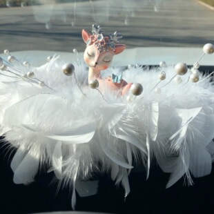 情侣小鹿高级感羽毛车载摆件可爱漂亮车内中控台内饰女神款 饰品 装