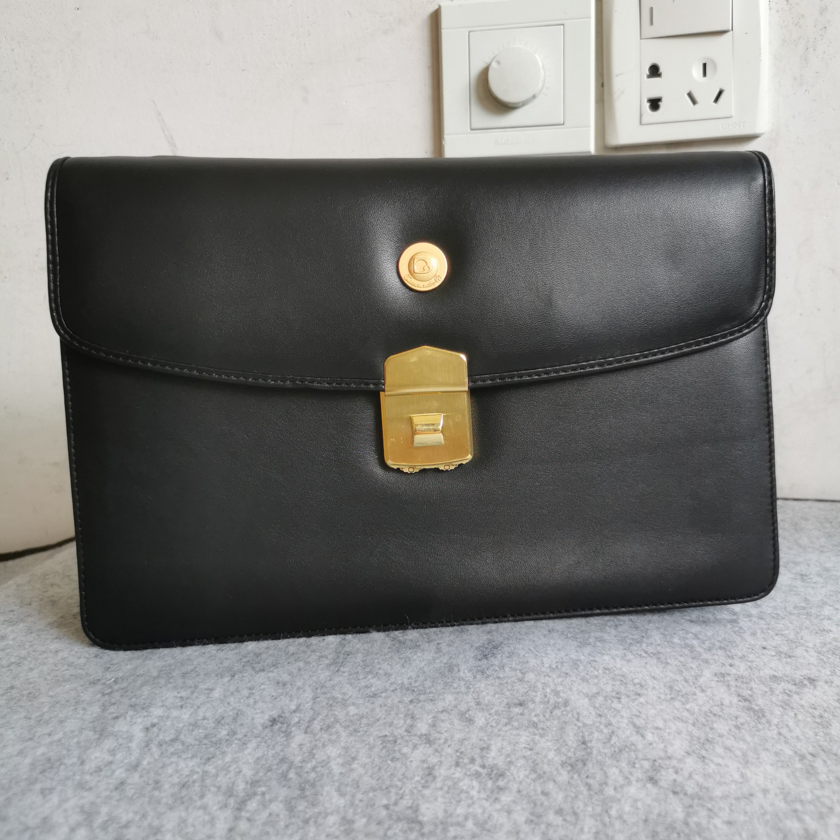 男士公文包真牛皮商务高端翻盖手提包男款高级密码锁随身包手拿包