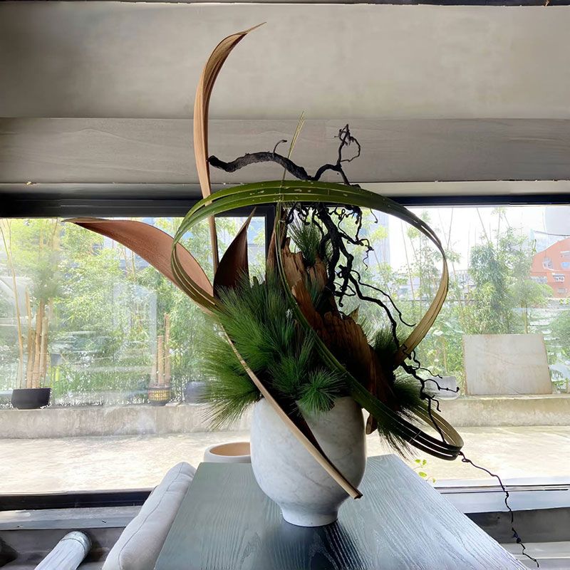 藤编架构花艺枯枝组合仿真松枝
