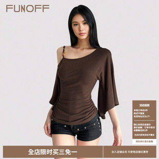 FUNOFF 美式复古棕色斜肩串珠蝙蝠长袖T恤秋简约显瘦收腰露肩上衣