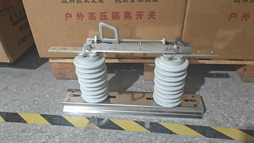 10KV ABB款高压隔离开关户外柱上隔离刀闸GWDCD-12/630A(陶瓷支柱