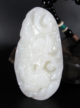 新疆和田玉籽料手玩件生肖龙