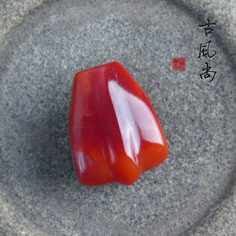 특별 통관 천연 남쪽 붉은 마노 펜던트 SICHUAN LIANGSHAN JIUKOU 소재 남쪽 붉은 티 작은 액세서리 부처님 머리