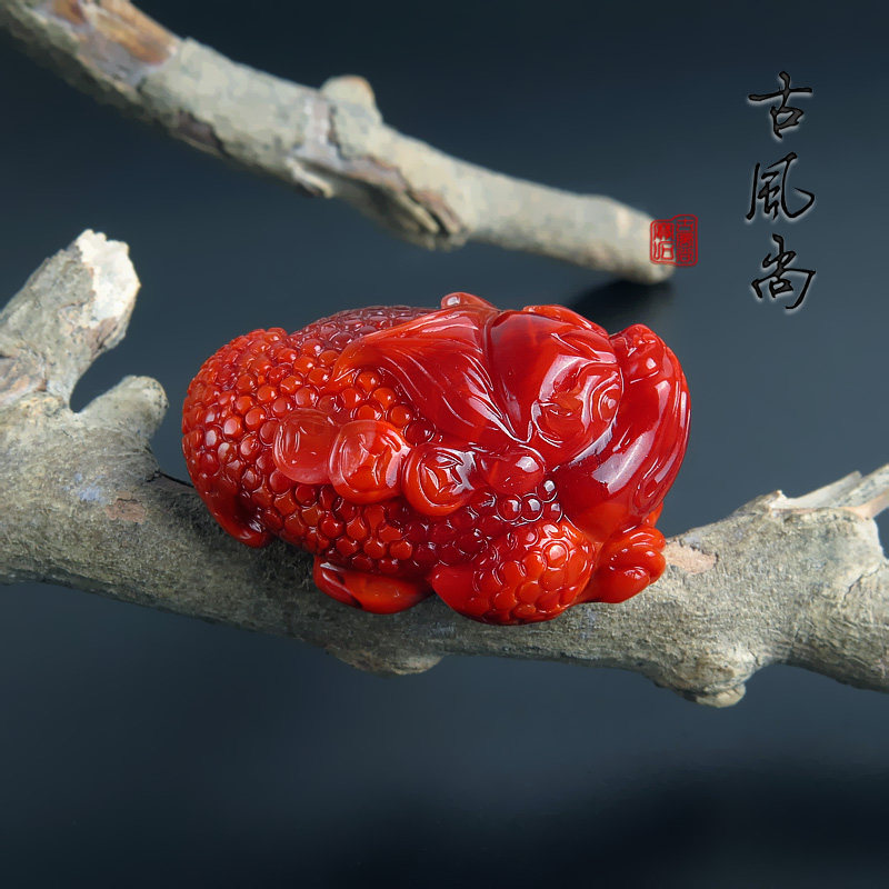 새로운 천연 남쪽 붉은 마노 펜던트 사천 LIANGSHAN WASI 소재 남쪽 붉은 조각 펜던트 세 다리 황금 두꺼비