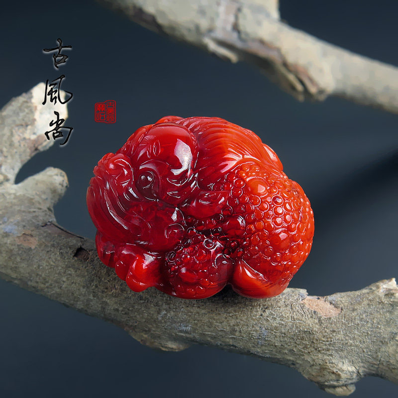 새로운 천연 남쪽 붉은 마노 펜던트 사천 LIANGSHAN WASI 소재 남쪽 붉은 조각 펜던트 세 다리 황금 두꺼비