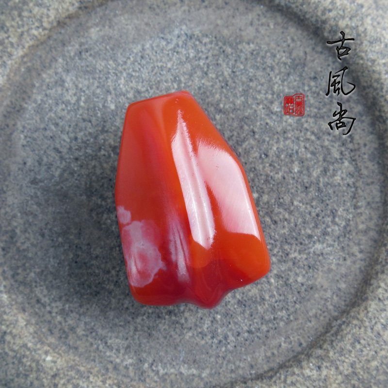 특별 통관 천연 남쪽 붉은 마노 펜던트 SICHUAN LIANGSHAN JIUKOU 소재 남쪽 붉은 티 작은 액세서리 부처님 머리