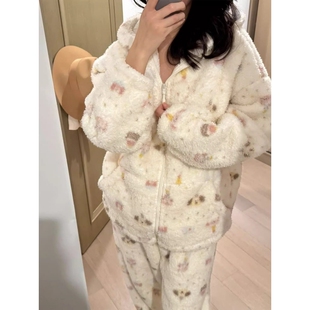 奶呼呼保暖法兰绒小狗连帽睡衣女冬季新款加厚加绒家居服大码套装