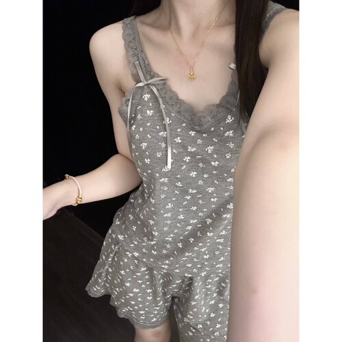 纯欲风碎花蕾丝拼接吊带睡衣套装