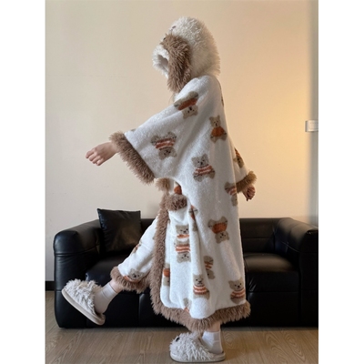 可爱卡通小熊印花毛绒绒连帽睡裙