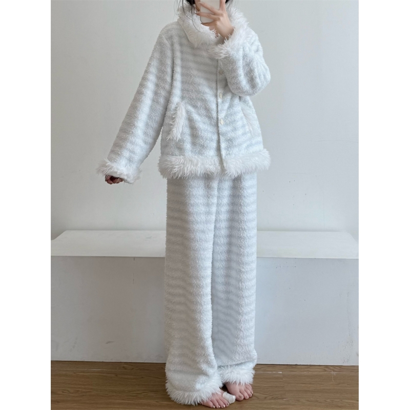 甜美可爱条纹珊瑚绒睡衣女居家服