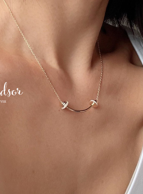 温莎运动系列微笑杠铃项链