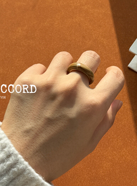 现货DACCORD打勾女孩卡其棕色木纹石素圈简约复古个性戒指