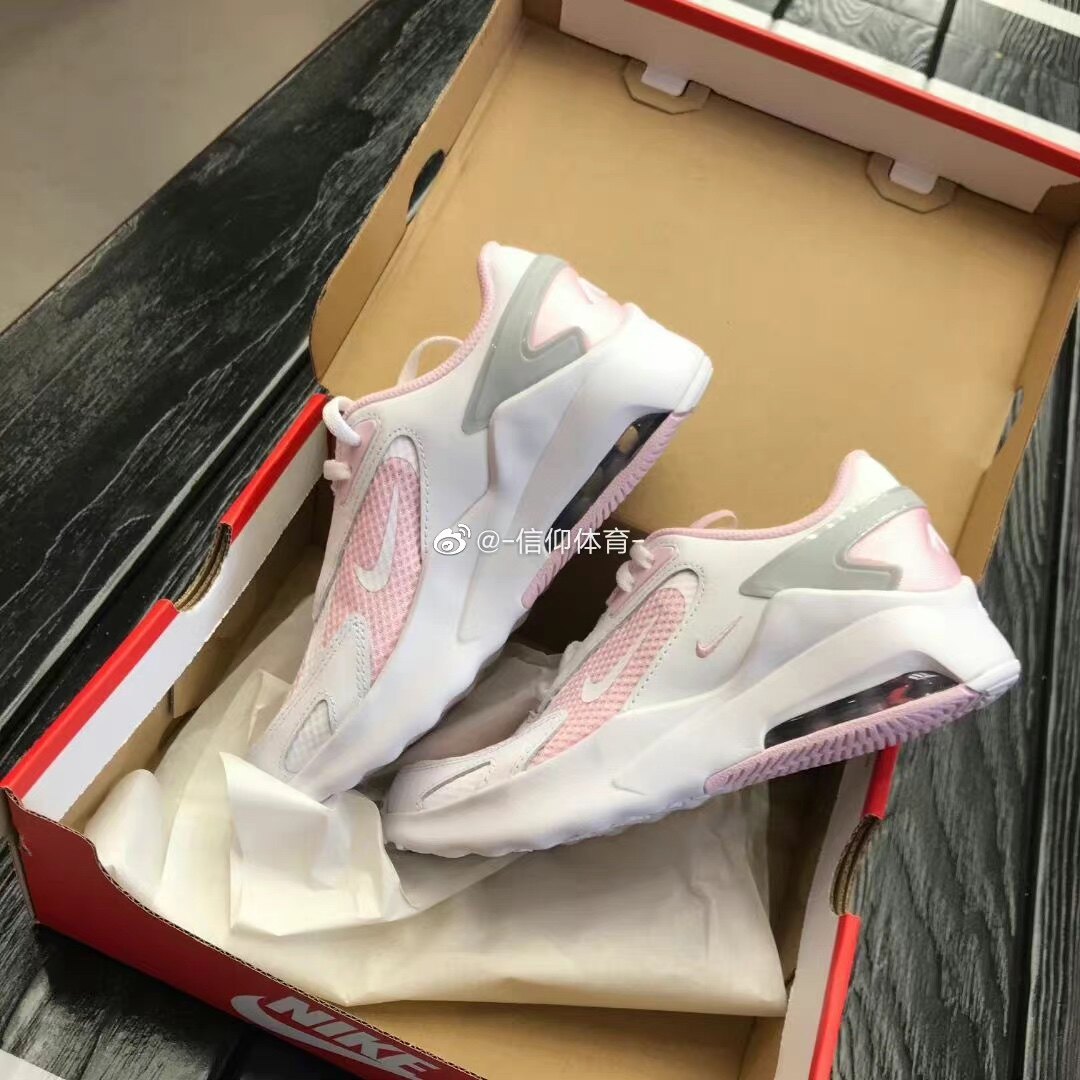 气垫轻便跑步鞋Nike/耐克