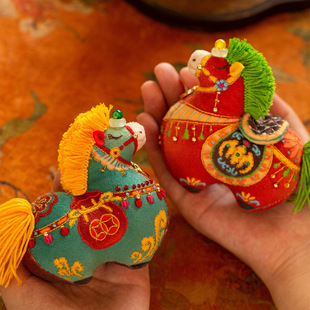 国潮风唐马刺绣纯手工diy材料包生肖平安符车挂件送朋友新年礼物