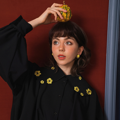 咖沫原创复古植物刺绣领衬衫松鼠与花小众设计师上衣落肩长袖外套