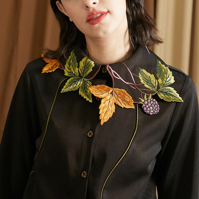 咖沫原创设计秋冬莓果刺绣衬衫