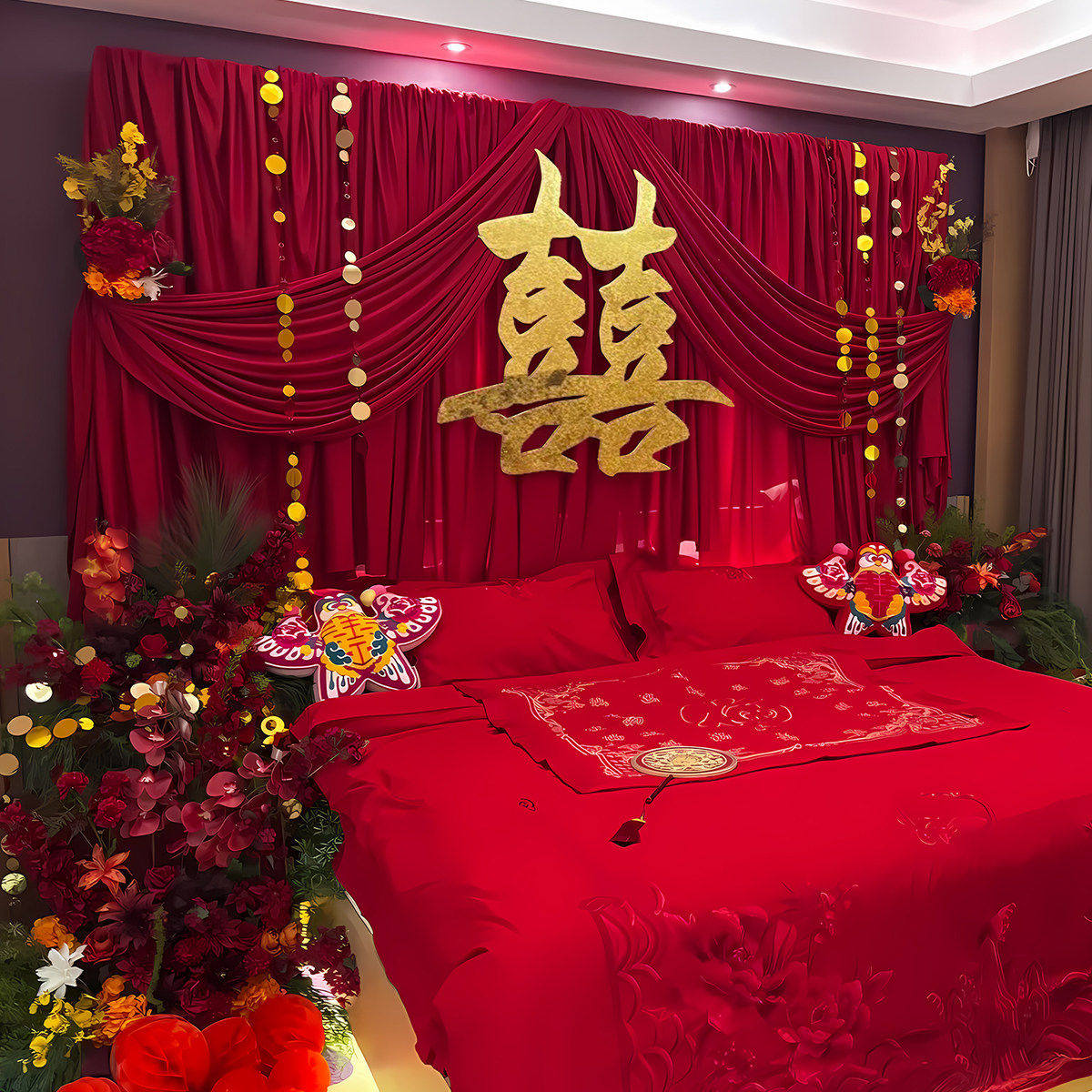 女方婚房布置娘家简单大气结婚晨袍拍照背景卧室氛围装饰喜字红布