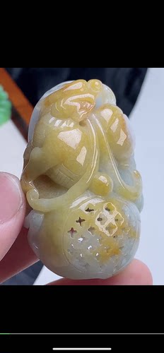 55.7-36.4-19.5mm饱满黄翡巧雕招财貔貅吊坠天然翡翠A货aaa6727八