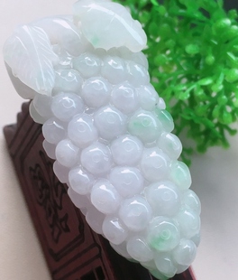 饱满 水润飘阳绿手工立体巧雕老坑种A货翡翠 硕果累累挂件带证书