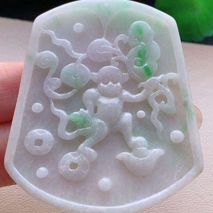 四会翡翠 水润飘绿手工巧雕老坑种A货 猴子献寿挂件带证书