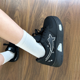 黑色百搭运动休闲小白鞋 易少年 新款 女ins潮2025冬季 港风原创板鞋