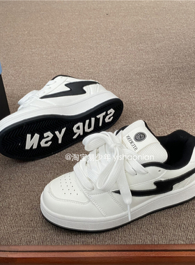 韩版小众白黑色情侣面包鞋男ins潮2025冬季新款学生百搭休闲板鞋