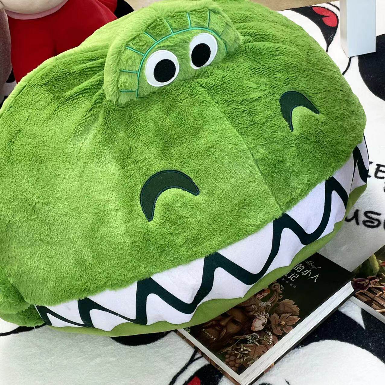 【包邮】超可爱暴暴龙大头造型毛绒立体抱枕靠垫坐垫沙发垫蒲团